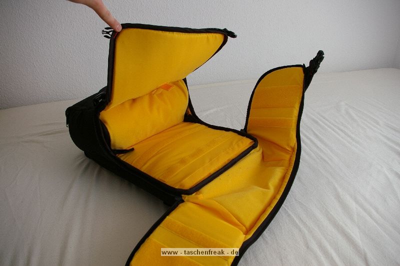 KATA 3N1-33\n\nFoto und Text von Lars Andresen - VIELEN DANK!\n\nKommentar:\n\nFotorucksack Kata 3N1-33 mit Daypack, Kamerafach und Laptopfach + Stativhalter STH-3N1\n\nDer 3n1-33 entspricht weitestgehend dem 3n1-30, als groe Neuerung ist ein Laptopfach hinzugekommen.\n\nDa dies mein erster Fotorucksack ist, habe ich leider keinen wirklichen Vergleich,\naber ich will dennoch mal versuchen hier einen berblick ber die Tasche zu geben.\n\nWas alles dabei war lsst sich auf dem ersten Bild recht gut erkennen:\nDer Rucksack, der Stativhalter und die obere Befestigungsschlaufe, \n2 groe Trennwnde, 5 kleine Trennwnde, der Regenschutz und die Speicherkartentasche.\n -Die beiden groen Trennwnde sind spiegelverkehrt, \n   d.h. es ist eine exakt spiegelverkehrte Einteilung des Rucksacks mglich.\n -Die kleinen Trennwnde sind alle gleich.\n -Der Regenschutz ist sich selbst seine Tasche.\n -Und die Speicherkartentasche hat Klettband an der Rckseite, \n   lsst sich also an vielen Stellen befestigen.\n\n\n### Tragesystem\n\nDas interessante an der Tasche ist ja das Tragesystem, wer mal nach der Tasche gegoogelt hat wird wissen warum.\nMan kann die Trger auf mehre Art- und Weisen verwenden:\n1. Wie einen normalen Rucksack.\n2. Im Sling mit entweder dem rechten oder dem linken Trger, je nach Belieben\n3. Mit den Trgern ber Kreuz, was in einem sehr festen Sitz des Rucksacks resultiert\n\n -Zu jeder Konfiguration kann man noch den eingebauten Beckengurt verwenden, womit sich der Rucksack dann endgltig nicht mehr bewegt ;-)\n -Nicht gebrauchte Trger lassen sich bequem hinter einer Polsterungsschicht wegklappen, das geht auch mit allen gleichzeitig.\n -Fr die, die es haben wollen: es gibt eine Lasche um den Rucksack auf einen Trolley zu stecken, \n	hier ist dann wohl das weg packen aller Trger ziemlich hilfreich.\n -Die Schnallen lassen sich sehr leichtgngig verstellen, wenn man sie senkrecht zur Gurtrichtung hlt.\n	Ebenso funktioniert das "Ziehen am Gurtende" zum Feststellen an allen Trgern problemlos.\n	Dafr halten die Schnallen in Normalposition wie eine 1, da rutsch nichts an Gurt wieder zurck, genau wie es sein soll.*\n -Unbenutzter Restgurt kann ein wenig verstaut werden:\n	Auf den Trgergurten gibt es zwei frei verschiebliche Gurtumschlieende Teile, in die mal die Gurte zurckschieben kann.\n	Fr die Beckengurte gibt es sowas nicht direkt sondern zur zwei Gummizugringe um die Gurte,\n	da stren lose Gurte aber auch bei weitem nicht so sehr, wie an den Trgern\n -Der beste Sitz ist aus meiner Sicht definitiv mit den Trgern ber Kreuz (+optional Beckengurt):\n	Die Tasche hat dort einfach den besten Halt. Die Armfreiheit wird nicht beeintrchtigt, \n	und die Tasche scheint auch genau darauf ausgelegt zu sein.\n	Es kann zudem schnell in den Sling gewechselt werden indem man einfach einen der beiden Trger lst\n\n*Ein Test war: Den Rucksack mit etwa 8 kg Gewicht an einer einzigen Schnalle festgehalten und hochgezogen: Es rutschte kein Gurt nach.\n\n\n### Laptopfach\n\nEin wenig gro fr meinen 13-Zller, aber in den 3n1-22 htte er nicht mehr reingepasst.\nKata liefert die Werte 42*27*4 (H*B*T), die ich soweit auch (als Maximalwerte) besttigen kann.\nAm Boden des Laptopfachs ist ein 2x3 cm Schaumstoffstreifen, der wohl das meiste abfedern drfte.\nZum Rcken hin gibt es drei Schichten:\nEinmal die Rckwand, dann eventuelle verstaute Trger und dann noch einmal die normale Rckenpolsterung.\nMeines Erachtens kann da soweit erstmal nichts durchkommen\nNur die Reiverschlsse knnten an den Seiten ein wenig weiter runtergehen.\n\n\n### Daypack\n\nEs lsst sich sehr weit ffnen, mit zwei etwas schwergngigeren Reiverschlssen (gehen halt um die Rundungen).\nDie beiden Seitentaschen haben jeweils nochmal eine recht unbedeutende einfache Netzunterteilung und teilen sich mit dem Daypack das Fach,\nhaben aber auch nicht sonderlich viel Stauraum, ein normalgroes Protemonnaie wrde wohl noch rein passen.\nDas Daypack ist recht gro, zwei 1,5l Eisteepackungen passen locker rein.\n\nIch hab einfach mal alles reingeschmissen was mir eingefallen ist, was man mitnehmen knnte:\nLadegert, Notizbuch, Portemonnaie, HTC Hero, Polfilter, Lenspen, Taschenlampe, \nLaptopnetzteil, Ministativ, Maus fr Laptop, Regenschutz.\nIn Netztasche: 2*4 Eneloops\nIn Seitentaschen: Selbstbau-Kabelauslser, Nahlinse in Case, MP3-Player, Raynox 250.\nUnd es war immernoch massig Platz. Mindestens eine Eisteepackung...\n\n\n### Kamerafach\n\nDie Unterteilung zwischen Kamerafach und Daypack erfolgt ber einen Zwischenboden, \nder sich dank eines Reiverschlusses auch in Richtung Laptopfach wegklappen lsst.\nVon daher kann man im Notfall auch mal berma transportieren.\nDas Fach selbst lsst sich wie gewohnt recht vielseitig einteilen.\nDie Mae des Fachs betragen 30*29,5*16 cm (HxBxT), es passt also auch mal etwas unfrmigeres rein.\n\nDas ganze Kamerafach wird von einem einzigen Reiverschluss verschlossen, auf diesem sind jedoch gleich 4 Schieber.\nJe zwei der Schieber befinden sich (im geschlossenen Zustand) an je einer der beiden groen Schnallen.\nZieht man die Tasche im Sling nach vorne, bspw. als Rechtshnder ber die linke Seite, \ndann kann man mit der linken Hand die Schnalle lsen und mit der anderen, mit einem Zug an der Schnalle, den Seiteneingriff aufziehen.\nDer Eingriff in das Kamerafach kann sich im Gebrauch auf die Seiteneingriffe beschrnken. \nDiese sind ausreichend gro dimensioniert, so dass man bei Zugriff von beiden Seiten an das ganze Fach ran kommt.\nNatrlich kann man das Fach auch komplett ffnen, wenn man z.b. die Trennwnde neu verstellen will.\nEine interessante Zusatzmglichkeit bieten die beiden groen Seitenwnde, diese haben an einem Ende jeweils eine Klappe, \ndie sich mit einem kleinen Klettpunkt verschlieen lsst. \n\nMglichkeiten um die Trennwnde zu befestigen finden sich am Boden und am Zwischenboden zum Daypack, \nzudem ziehen sich zwei Klettbnder ber die Rckwand (zum Laptopfach), sowie ber die beiden Seitenwnde.\nErscheint auf der ersten Blick eher wenig, aber da die Trennwnde ja selbst wieder neue Befestigungsmglichkeiten darstellen, \nvermisse ich eigentlich nichts.\nDie "Auenwand" hat lediglich zwei Befestigungslaschen im oberen Bereich fr eine Trennwand, am besten auf den Bildern angucken.\nDa die groen Seitenwnde genau gespiegelt vorliegen ist eine exakt spiegelverkehrte Einteilung des Fachs mglich.\n\nBei den Fotos ist jetzt ein Einteilungsversuch von mir mit drin, der sich spter jedoch als unpraktikabel herausgestellt hat.\n(Die Kamera passt in der Position nicht mit montiertem Blitz durch den Seiteneingriff)\n\n\n### Stativhalter\n\nZunchst zu den entsprechenden Bildern: \nAls ich die ersten Bilder geschossen hatte, war das Manfrotto 190XPROB mit 486RC2 noch nicht da, \ndaher ist auf einigen Bildern noch das minimal unpraktischere Sony Elevator zu sehen.\n\nDer Stativhalter ist standardmig nicht im Lieferumfang und kostet je nach Shop ~13 bis 20.\nDie ich keinen anderen Rucksack mit Stativhalter habe kann ich schlecht vergeichen, halte ihn aber fr recht brauchbar.\n\nDie Befestigung erfolgt ber drei Punkte, mit Klettband am D-Ring in der Mitte der Tasche, \nsowie mit zwei kleinen Gurten an den beiden Sicherungsschnallen am unteren Ende.\nDazu gibt es einen Befestigungsschlaufe, die das Stativ oben rum befestigt, diese wird mit einem Klettband an dem Handgriff \ndes Rucksacks befestigt, ist lngenverstellbar (Klett) und schliet mit einer Schnalle.\n\nIch befrchtete erst, dass das 190er zu gro sein wird, aber es scheint noch gerade so zu passen.\n\nDie Befestigungsschlaufe hlt das Stativ recht gut fest, auch ber Kopf (zumindest so, wie ich es befestigt habe).\n\nDie Grenangaben fr den Halter sind:\nHead Base Perimeter: 29 cm\nLeg Perimeter: 30 cm\nHeight: 48 cm (bezieht sich wohl auf die Hhe der Stativbeine)\nMax Tripod weight: 2 kg\n\nVerglichen mit dem 190er:\nDurchmesser an der Basis: 30 cm, wobei ich das Stativ nicht an der Stelle des grten Durchmessers befestige, von daher egal.\nBeindurchmesser: 29 cm (Maband um die dickste Stelle, also um die Befestigungshebel) -> passt\nHhe: Beinlnge 50 cm, bis zum Kopf 57 cm, mit Kopf: 65 cm -> passt\nGewicht: Mit Kugelkopf wiegt das 190er 2,2 kg, also leicht drber -> passt\n\nAuch wenn das Stativ durch die Befestigung am Handgriff ein bisschen nach links und rechts schwingen kann, \nkonnte ich beim tragen bis jetzt keine nennenswerten Einschrnkungen feststellen. \nLediglich im Sling, wenn man den Rucksack wieder auf den Rcken ziehen will \nmacht sich das zustzliche Gewicht so weit auen bemerkbar.