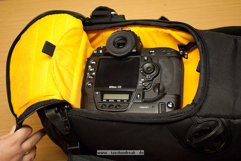 VERGLEICH: KATA 3N1-20 vs. KATA 3N1-30\n\nFoto und Kommentar von Taschenfreak.de\n\nKommentar:\n\nDetailtexte und Beschreibungen findet Ihr in den jeweiligen Galerien der beiden Modelle auf Taschenfreak.de.\n\nMan sieht den Gr��enunterschied schon arg so das beide auch in einem Haushalt durchaus Ihre daseinsberechtigung haben.\n\nWer ein Nikon 70-200 2.8 mit Geli verstauen m�chte neben einer gro�en Cam wie der Nikon D3 oder der Canon 1er Serie ist mit dem 3N1-30 besser beraten. Wer das 2.8er Monster 70-200 nicht unterwegs braucht kann auch mit einer der gro�en Proficams beruhigt zum 3N1-20 greifen.\n\nWir hoffen der Vergleich hilft Euch!\n\nEuer Taschenfreak\n\nJ�rg Langer\nwww.taschenfreak.de