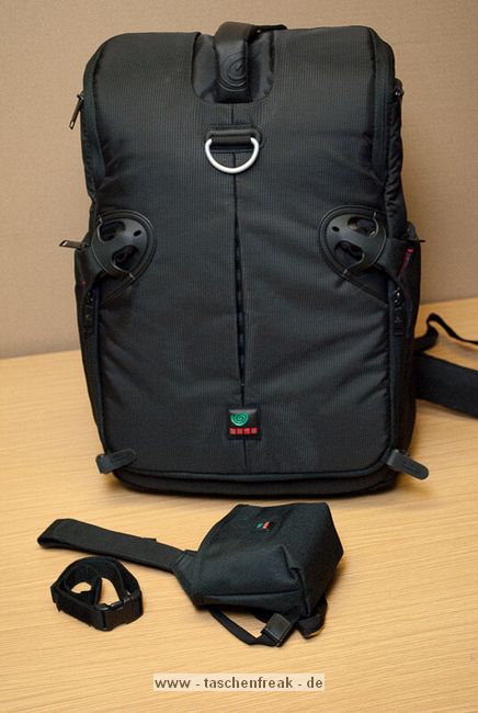 VERGLEICH: KATA 3N1-20 vs. KATA 3N1-30\n\nFoto und Kommentar von Taschenfreak.de\n\nKommentar:\n\nDetailtexte und Beschreibungen findet Ihr in den jeweiligen Galerien der beiden Modelle auf Taschenfreak.de.\n\nMan sieht den Gr��enunterschied schon arg so das beide auch in einem Haushalt durchaus Ihre daseinsberechtigung haben.\n\nWer ein Nikon 70-200 2.8 mit Geli verstauen m�chte neben einer gro�en Cam wie der Nikon D3 oder der Canon 1er Serie ist mit dem 3N1-30 besser beraten. Wer das 2.8er Monster 70-200 nicht unterwegs braucht kann auch mit einer der gro�en Proficams beruhigt zum 3N1-20 greifen.\n\nWir hoffen der Vergleich hilft Euch!\n\nEuer Taschenfreak\n\nJ�rg Langer\nwww.taschenfreak.de