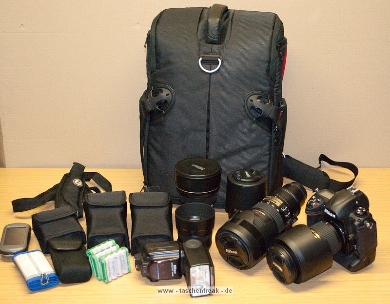 VERGLEICH: KATA 3N1-20 vs. KATA 3N1-30\n\nFoto und Kommentar von Taschenfreak.de\n\nKommentar:\n\nDetailtexte und Beschreibungen findet Ihr in den jeweiligen Galerien der beiden Modelle auf Taschenfreak.de.\n\nMan sieht den Grenunterschied schon arg so das beide auch in einem Haushalt durchaus Ihre daseinsberechtigung haben.\n\nWer ein Nikon 70-200 2.8 mit Geli verstauen mchte neben einer groen Cam wie der Nikon D3 oder der Canon 1er Serie ist mit dem 3N1-30 besser beraten. Wer das 2.8er Monster 70-200 nicht unterwegs braucht kann auch mit einer der groen Proficams beruhigt zum 3N1-20 greifen.\n\nWir hoffen der Vergleich hilft Euch!\n\nEuer Taschenfreak\n\nJrg Langer\nwww.taschenfreak.de