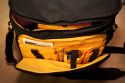 KATA DB-455\n\nFoto und Kommentar von Michael (Moge) - VIELEN DANK!\n\nKommentar:\n\nHallo Jörg,\n \nanbei ein paar Bilder für Deine Taschenfreak-Seite von der Kata DB-455, die bei Dir ja noch ganz fehlt. Ich hoffe mal, dass es eine sinnvolle Ergänzung für die Seite ist.\n \nIch habe die Tasche selber im Juli bekommen und mit im Urlaub gehabt. Dort rein passen eine SLR im Format einer 50D (oder D300) mit angesetzter Optik (bei mir das 24-105/4L) und mit in die In-Tasche eine weitere Optik (bei mir ein Tamron 17-50/2.8). Auf der einen Seite passt gut noch eine Tele-Objektiv daneben, auf der anderen Seite eine weitere Optik oder ein Blitz. Dazu ist noch ein Notebookfach für Notebooks bis 15". Vorne passt dazu noch Kleinkram, Schreibzeug und so mit rein. Die Verarbeitung der Tasche ist insgesamt recht wertig, gerade für den recht günstigen Preis. Da ich nun eine 1D habe und diese dort nur mit abgenommenem Objektiv passt, muss ich die Tasche nun weiter veräussern ...\n \nViele Grüsse\n \nMichael (Mogue)