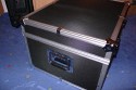 CAMCase III\n\nFoto von Jrg Langer (Taschenfreak.de)\n\nKommentar des Nutzers:\n\nZiel: Studioblitze ausreichend geschtzt transportieren und lagern.\n\nBestellte Artikel bei Kofferfunshop.de:\n1x 62012 Gertekoffer Flight III\n1x 69912 Schaumstoff-EInlage CamCase Kit III\n\nMae des Koffers / Flightcase:\n550x450x340mm\n\nDie "Einbaumanahmen" sind uerst einfach und mit einem guten Klingenmesser in wenigen Minuten zu machen.\n\nWir bringen in der jetzigen Version unter:\n1x 420Ws Studioblitz mit Reflektor\n1x 260Ws Studioblitz mit Reflektor\n1x 100Ws Studioblitz mit Spotaufsatz\nSteckerleiste\n10 m Verlngerungskabel\n2x Anschkusskabel 5m fr die groen Blitze\n3x Sync Kabel fr die Blitze\n\nDer Koffer ist stabil genug und lsst sich an den beiden stabilen Seitengriffen sehr gut tragen und transportieren.\n\nUnsere Meinung: Das beste was wir im Internet finden konnten fr die o.g. Anwendung.