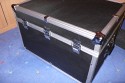 CAMCase III\n\nFoto von Jrg Langer (Taschenfreak.de)\n\nKommentar des Nutzers:\n\nZiel: Studioblitze ausreichend geschtzt transportieren und lagern.\n\nBestellte Artikel bei Kofferfunshop.de:\n1x 62012 Gertekoffer Flight III\n1x 69912 Schaumstoff-EInlage CamCase Kit III\n\nMae des Koffers / Flightcase:\n550x450x340mm\n\nDie "Einbaumanahmen" sind uerst einfach und mit einem guten Klingenmesser in wenigen Minuten zu machen.\n\nWir bringen in der jetzigen Version unter:\n1x 420Ws Studioblitz mit Reflektor\n1x 260Ws Studioblitz mit Reflektor\n1x 100Ws Studioblitz mit Spotaufsatz\nSteckerleiste\n10 m Verlngerungskabel\n2x Anschkusskabel 5m fr die groen Blitze\n3x Sync Kabel fr die Blitze\n\nDer Koffer ist stabil genug und lsst sich an den beiden stabilen Seitengriffen sehr gut tragen und transportieren.\n\nUnsere Meinung: Das beste was wir im Internet finden konnten fr die o.g. Anwendung.