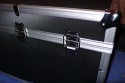 CAMCase III\n\nFoto von Jrg Langer (Taschenfreak.de)\n\nKommentar des Nutzers:\n\nZiel: Studioblitze ausreichend geschtzt transportieren und lagern.\n\nBestellte Artikel bei Kofferfunshop.de:\n1x 62012 Gertekoffer Flight III\n1x 69912 Schaumstoff-EInlage CamCase Kit III\n\nMae des Koffers / Flightcase:\n550x450x340mm\n\nDie "Einbaumanahmen" sind uerst einfach und mit einem guten Klingenmesser in wenigen Minuten zu machen.\n\nWir bringen in der jetzigen Version unter:\n1x 420Ws Studioblitz mit Reflektor\n1x 260Ws Studioblitz mit Reflektor\n1x 100Ws Studioblitz mit Spotaufsatz\nSteckerleiste\n10 m Verlngerungskabel\n2x Anschkusskabel 5m fr die groen Blitze\n3x Sync Kabel fr die Blitze\n\nDer Koffer ist stabil genug und lsst sich an den beiden stabilen Seitengriffen sehr gut tragen und transportieren.\n\nUnsere Meinung: Das beste was wir im Internet finden konnten fr die o.g. Anwendung.
