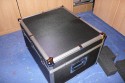 CAMCase III\n\nFoto von Jrg Langer (Taschenfreak.de)\n\nKommentar des Nutzers:\n\nZiel: Studioblitze ausreichend geschtzt transportieren und lagern.\n\nBestellte Artikel bei Kofferfunshop.de:\n1x 62012 Gertekoffer Flight III\n1x 69912 Schaumstoff-EInlage CamCase Kit III\n\nMae des Koffers / Flightcase:\n550x450x340mm\n\nDie "Einbaumanahmen" sind uerst einfach und mit einem guten Klingenmesser in wenigen Minuten zu machen.\n\nWir bringen in der jetzigen Version unter:\n1x 420Ws Studioblitz mit Reflektor\n1x 260Ws Studioblitz mit Reflektor\n1x 100Ws Studioblitz mit Spotaufsatz\nSteckerleiste\n10 m Verlngerungskabel\n2x Anschkusskabel 5m fr die groen Blitze\n3x Sync Kabel fr die Blitze\n\nDer Koffer ist stabil genug und lsst sich an den beiden stabilen Seitengriffen sehr gut tragen und transportieren.\n\nUnsere Meinung: Das beste was wir im Internet finden konnten fr die o.g. Anwendung.