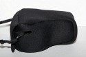 LEICA V-LUX1 NEOPREN TASCHE\n\nFoto von Jrg Langer (Taschenfreak)\n\nKommentar des Nutzers:\n\nDiese Neoprentasche ist idal fr die Leica V-Lux 1 oder die (hier gezeigte) baugleiche Panasonic FZ50.\n\nIm hinteren Teil sind 2 Fcher in die leider kein Ersatzakku von der Bauform herein passt aber gut 2 SD Cards zustzlich zur Cam transportiert werden knnen.\n\nGenutzt wird der Schultergurt der Camera (hier ein Domke Gurt). \n\nDie Tasche ist sehr weich und flexibel und ein sejhr guter Schutz wenn die Cam einfach so in der Damenhandtasche oder im Einkaufsrucksack verschwindet auf dem Cityausflug.\n\nWer jetzt denkt, "Wie Bld ... eine Leica Tasche fr eine Pana Knipse... " dem sei gesagt das das Objektiv der Pana auch ein Leica ist ;-))) Und schon passt es wieder .... zudem diese Tasche leider nicht Baugkleich von Panasonic angeboten wird und die Pana Tasche um ein vielfaches unpraktischer und hsslicher ist (persnliche Meinung des Taschenfreaks ...)