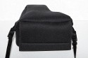 LEICA V-LUX1 NEOPREN TASCHE\n\nFoto von Jrg Langer (Taschenfreak)\n\nKommentar des Nutzers:\n\nDiese Neoprentasche ist idal fr die Leica V-Lux 1 oder die (hier gezeigte) baugleiche Panasonic FZ50.\n\nIm hinteren Teil sind 2 Fcher in die leider kein Ersatzakku von der Bauform herein passt aber gut 2 SD Cards zustzlich zur Cam transportiert werden knnen.\n\nGenutzt wird der Schultergurt der Camera (hier ein Domke Gurt). \n\nDie Tasche ist sehr weich und flexibel und ein sejhr guter Schutz wenn die Cam einfach so in der Damenhandtasche oder im Einkaufsrucksack verschwindet auf dem Cityausflug.\n\nWer jetzt denkt, "Wie Bld ... eine Leica Tasche fr eine Pana Knipse... " dem sei gesagt das das Objektiv der Pana auch ein Leica ist ;-))) Und schon passt es wieder .... zudem diese Tasche leider nicht Baugkleich von Panasonic angeboten wird und die Pana Tasche um ein vielfaches unpraktischer und hsslicher ist (persnliche Meinung des Taschenfreaks ...)