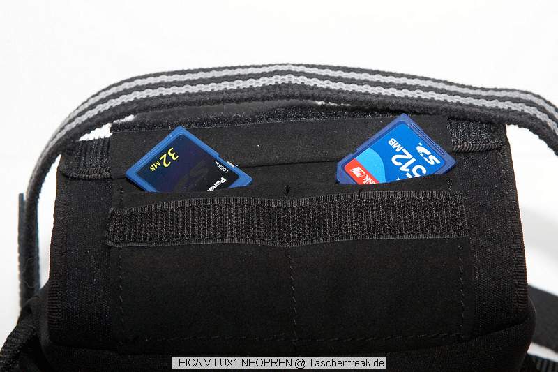 LEICA V-LUX1 NEOPREN TASCHE\n\nFoto von Jrg Langer (Taschenfreak)\n\nKommentar des Nutzers:\n\nDiese Neoprentasche ist idal fr die Leica V-Lux 1 oder die (hier gezeigte) baugleiche Panasonic FZ50.\n\nIm hinteren Teil sind 2 Fcher in die leider kein Ersatzakku von der Bauform herein passt aber gut 2 SD Cards zustzlich zur Cam transportiert werden knnen.\n\nGenutzt wird der Schultergurt der Camera (hier ein Domke Gurt). \n\nDie Tasche ist sehr weich und flexibel und ein sejhr guter Schutz wenn die Cam einfach so in der Damenhandtasche oder im Einkaufsrucksack verschwindet auf dem Cityausflug.\n\nWer jetzt denkt, "Wie Bld ... eine Leica Tasche fr eine Pana Knipse... " dem sei gesagt das das Objektiv der Pana auch ein Leica ist ;-))) Und schon passt es wieder .... zudem diese Tasche leider nicht Baugkleich von Panasonic angeboten wird und die Pana Tasche um ein vielfaches unpraktischer und hsslicher ist (persnliche Meinung des Taschenfreaks ...)