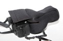 LEICA V-LUX1 NEOPREN TASCHE\n\nFoto von Jrg Langer (Taschenfreak)\n\nKommentar des Nutzers:\n\nDiese Neoprentasche ist idal fr die Leica V-Lux 1 oder die (hier gezeigte) baugleiche Panasonic FZ50.\n\nIm hinteren Teil sind 2 Fcher in die leider kein Ersatzakku von der Bauform herein passt aber gut 2 SD Cards zustzlich zur Cam transportiert werden knnen.\n\nGenutzt wird der Schultergurt der Camera (hier ein Domke Gurt). \n\nDie Tasche ist sehr weich und flexibel und ein sejhr guter Schutz wenn die Cam einfach so in der Damenhandtasche oder im Einkaufsrucksack verschwindet auf dem Cityausflug.\n\nWer jetzt denkt, "Wie Bld ... eine Leica Tasche fr eine Pana Knipse... " dem sei gesagt das das Objektiv der Pana auch ein Leica ist ;-))) Und schon passt es wieder .... zudem diese Tasche leider nicht Baugkleich von Panasonic angeboten wird und die Pana Tasche um ein vielfaches unpraktischer und hsslicher ist (persnliche Meinung des Taschenfreaks ...)