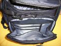 Foto von Manuel Gennerich - Danke dafr!\n\nKommentar des Nutzers:\n\nAlso: Name der Tasche ist Essiantial PX Pack. Das ist die Tasche, die vor einiger Zeit im Lidl zu kaufen war.\n\n \n\nZu den Bildbeschreibungen: \n\nBild 1 und 2: Da braucht man ja nicht mehr viel zu sagen. Die Zeigen einfach den Stauraum.\n\n \n\nBild 3: Oben sind groe Ablagefcher fr den ganzen Kleinkram (Ich hatte 5 Speicherkarten, 2 Akkus, 1 Polfilter, eine faltbare Geli und eine Remote Control von Adidt drin)\n\nBild 4: Fach fr einen CD Player. Ist wirklich so tief, dass der komplett rein passt. Die Lasche in der Mitte ist eine Halterung fr ein Stativ.\n\nBild 5: 1. Fach vorne am Rucksack.\n\nBild 6: Noch 2 weitere, kleinere Fcher am Rucksack\n\n \n\nNoch zu sagen ist, dass noch ein Umhngegurt dran war, den ich aber nicht mit bei den Fotos habe.