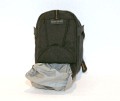 Lowepro APEX 20\n\nFotro von Thomas Hermans - DANKE DAFR!\n\nKommentar des Nutzers:\n\nDann noch neue Bilder zur APEX 20 AW, einem neuen Digicam-Pouncher, vorgestellt auf der diesjhrigen Photokina, nun endlich lieferbar.\n\nEin paar Daten dazu:\n\n- Innengrsse: 7 x 3,5 x 11,2 cm ( lt. Hersteller )\n- Einzelfachdesign\n- All-Weater Cape\n- Fach fr Speicherkarte\n- Microfaser Gewebe\n- SlipLock Schlaufen\n- Schultertrageriemen\n\nDie Verarbeitung ist LowePro-mssig top, die Grsse fr meine IXUS 900 mehr aus ausreichend, eine zustzliche Speicherkarte passt problemlos ins vorgesehene fach, dazu ist noch ausreichend Platz fr einen Ersatzakku.\nZudem ist die Tasche mit sehr weichem Stoff ausgekleidet, so das man keine Angst ums Display haben muss.\nTragemglichkeit mit dem beiliegenden Schulterrienem oder als Grteltasche ( diebstahl-verhindernde Klett-Grtelschlaufe. ) Und wo AW drauf steht ist auch AW drin, sprich das bekannte All-Weater-Cape.\nGrssenmssig liegt das Modell 20 im Mittelfeld, es gibt noch zwei kleinere ( APEX 5 AW und 10 AW ), sowie 3 grssere ( 30 AW, 60 AW und PV AW ), wobei das PV-Modell fr Picture-Viewer optimiert wurde. \nDazu kommen dann noch die 4 Schultertaschen fr dSLRs ( 100 AW, 110 AW, 120 AW und das grsste Modell 140 AW ).\nMgliche Farbvarianten:  schwarz/grau  oder  artibblau/schwarz\n\n\n\nViele Grsse\n\nThomas