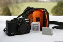 LOWEPRO APEX 60 AW\n\nFoto und Kommentar von Richard Baumert - VIELEN DANK!\n\nKommentar:\n\nHallo Jrg,\n\nich habe mir die folgende Tasche geholt und mchte Sie hier vorstellen:\n\nLOWEPRO APEX 60 AW\n\nFr meine kleine neue Kamera Canon PowerShot G10 brauchte ich eine Tasche und fand die genau passende Lowepro Apex 60 AW.\n\nSie hat ein groes Fach fr die Kamera und zwei kleine Fcher z.B. einen Zusatzakku und weitere Speicherkarte.\n\nDie Tasche hat einen integrierten Regenschutz, den man ber die Tasche ziehen kann.\n\nEin dnner Schultergurt ist dabei. Man kann die Tasche aber auch am Grtel tragen, dafr ist eine Lasche mit Klettverschluss vorhanden.\n\nDie Tasche ist insgesamt schn kompakt und dennoch gro genug fr eine Kamera wie die Canon PowerShot G10.\n\nIch habe die Tasche in schwarz, es gibt sie aber auch noch mit grnen oder blauen Elementen.\n\nViele Gre,\nRichard