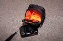 LOWEPRO APEX 60 AW\n\nFoto und Kommentar von Christian Toelle - VIELEN DANK!\n\nKommentar:\n\nHallo Jrg,\n\nsuper Seite, auf der ich schon oft geschaut habe. Auf diesem Weg und mit ein paar Bildern der APEX 60 AW will ich ein wenig dazu betragen.\n\nAPEX 60 AW, schne kleine Tasche fr die G10. Mit der Slip Lock Lasche auch gut an anderen Lowepro Taschen anzudocken. Neben der G10 passt noch ein Ersatzakku, SD-Card und Kleinigkeiten in die Tasche. Ein kleines Problem kann entstehen, wenn man die Kamera herausgenommen hat und vergisst die Tasche zu schlieen, fliegen gern mal die Sachen raus. Es ist nur ein Fach mit Abtrennung vorhanden. Die Ausstattung ist aber sonst komplett bis zum AW Cover und dnnem Trageriemen.\n\nGru Christian