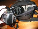 LOWEPRO CLASSIFIED 160\n\nFoto von Oliver - VIELEN DANK!\n\nKommentar:\n\nHallo Jrg,\n\nanbei einige Fotos meines heute erstandenen Lowepro Classified 160. Auf den ersten Blick macht die Tasche einen guten Eindruck. Reingepackt habe ich D300 mit angesetztem 3,5-5,6/16-85 + 2,8/70-200 + 2,8/35-70 + 1,8/85. Dann wre noch Platz fr ein kleines Objektiv oder ein Blitz + reichlich Kleinkram. Alternativ passt die D300 auch mit angesetztem 2,8/70-200 rein - das war fr mich der Grund fr diese Tasche :)) \n\nDie Tasche ist schn kompakt und daduch bequem, lngere Touren habe ich allerdings noch nicht gemacht. Das Kamerafach kann durch Zipper um ca. 4cm in der Tiefe erweitert werden.\n\nGre und Lob fr Deine tolle Seite\nOliver