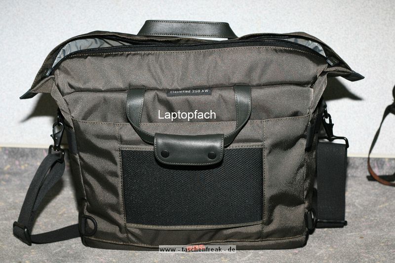 LOWEPRO CLASSIFIED 250AW\n\nFoto und Text von Ralf Günther - VIELEN DANK!\n\nKommentar:\n\nAnbei ein Paar Bilder von dieser tollen Tasche, die sehr gut verarbeitet ist und Platz für fast die Gesamte Fotoausrüstung bietet.\n\nMfG Ralf Günther