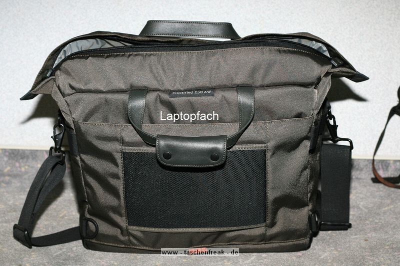 LOWEPRO CLASSIFIED 250AW\n\nFoto und Text von Ralf Gnther - VIELEN DANK!\n\nKommentar:\n\nAnbei ein Paar Bilder von dieser tollen Tasche, die sehr gut verarbeitet ist und Platz fr fast die Gesamte Fotoausrstung bietet.\n\nMfG Ralf Gnther