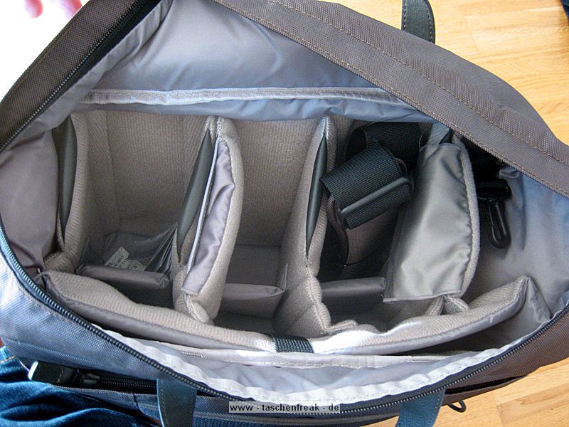 LOWEPRO CLASSIFIED 250 AW\n\nFoto und Text von Elmar - VIELEN DANK!\n\nKommentar:\n\nHallo!\n\nIch schicke Dir Bilder einer Tasche im Detail, die mir besonders gefllt. Du kannst sie gerne auf Deine Seite setzen. Ich schaue immer gerne nach und daher mchte ich mich auch aktiv an der "Datenbank" beteiligen.\n\nEs handelt sich dabei um die Lowepro Classified 250.\n\nZiel war es, eine Tasche zu finden, die folgende Anforderungen erfllt:\n\n* groes Fassungsvermgen (Body, mehrere Objektive, Blitz, ...)\n* sollte nicht nach Fototasche aussehen, also eher unauffllig\n* Aussehen nicht zu "steif"\n* nicht schwarz\n* neben den Fotosachen muss auch ein Notebook mit rein.\n* Sollte Flugzeugbordgepcktauglich sein (ungefhr).\n\nDiese Tasche soll mich zuknftig auf Reisen (Flug, Bahn) begleiten, ohne dass ich da Gepck aufgeben muss. Es soll quasi "Handgepck" sein. \n\nSolche Anforderungen an Taschen sind meist nicht zu erfllen, doch es gibt sie doch von Lowepro.\n\nLowepro ist ja als Hersteller hochwertiger Taschen und Ruckscke bekannt und so ist es nicht verwunderlich, dass die Taschen ebenfalls hochwertig ist. Der Stoff ist wie gewohnt robust, die Reiverschlsse stabil und ein Regencap ist auch noch dabei. Was will man mehr.\n\nEs gibt die Tasche auch in schwarz und auch als Classified 200 ohne Notebookfach (sonst gleich, dafr ca.2 cm dnner). Der Unterschied (Notebookfach) ist in Bild 11 zu sehen. Meiner Meinung nach ist die Flexibilitt mit dem Notebookfach (man kann ja auch Dokumente oder Bcher fr eine Reise reinstecken) grer als ohne und daher kam fr mich nur die 250er in Frage.\n\nGre\nElmar