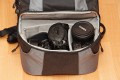 Foto von Jrg Langer\n\nHier in desem Fall der Beladungh eine 1D mit Handschlaufe und Canon 24-105 L IS inkl Geli umgedreht, Daneben das Sigma 12-24 und darunter ein Telekonverter und davor 2x NP-E3 Akkus fr Canon 1D.