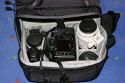Lowepro Compu Rover AW\n\nFoto von Jrg Langer (www.taschenfreak.de)\n\nKommentar des Nutzers:\n\nDer Compu Rover lste bei uns den Compu Trekker AW ab. Das Innenvolumen ist recht hnlich und die Ausrstung passt gut hinein. Auch das Notebookfach ist extrem gro und hochwertig geschtzt.\n\nWir haben in diesem Beispiel "geladen":\nCanon 5D mit angesetztem 24-70 2.8L\nCanon 17-40\nCanon 70-200 4.0L mit Stativschelle\nCanon 300 4.0L IS mit Stativschelle\nCanon 50 1,8I\nCanon 580 EX\nKenko Pro 1,4TC\n\nAkkus, Akkus fr Blitz, Gorillapod SLR Zoom, Blasebalg, Filtermappe und ggf. Butterbrot und Trinken im Daypack oben.\n\nIn den beiden kleinen Frontaschen geht gut Handy oder PDA und Geldbrse rein.\n\nStativhaltrung ist ausklappbar und trgt auch ein relativ groes Gitzo G1348 recht gut.\n\nDas Tragesystem ist extrem gut und trotz des hohen Gewichts macht es Freude den Rucksacklange zu tragen. Und das auch als groer und "breiter" Nutzer wo andere Fotoruckscke schon zwicken und kneifen.