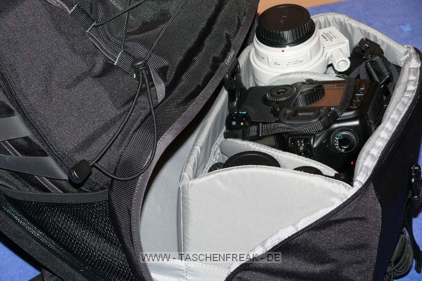 Lowepro Compu Rover AW\n\nFoto von Jrg Langer (www.taschenfreak.de)\n\nKommentar des Nutzers:\n\nDer Compu Rover lste bei uns den Compu Trekker AW ab. Das Innenvolumen ist recht hnlich und die Ausrstung passt gut hinein. Auch das Notebookfach ist extrem gro und hochwertig geschtzt.\n\nWir haben in diesem Beispiel "geladen":\nCanon 5D mit angesetztem 24-70 2.8L\nCanon 17-40\nCanon 70-200 4.0L mit Stativschelle\nCanon 300 4.0L IS mit Stativschelle\nCanon 50 1,8I\nCanon 580 EX\nKenko Pro 1,4TC\n\nAkkus, Akkus fr Blitz, Gorillapod SLR Zoom, Blasebalg, Filtermappe und ggf. Butterbrot und Trinken im Daypack oben.\n\nIn den beiden kleinen Frontaschen geht gut Handy oder PDA und Geldbrse rein.\n\nStativhaltrung ist ausklappbar und trgt auch ein relativ groes Gitzo G1348 recht gut.\n\nDas Tragesystem ist extrem gut und trotz des hohen Gewichts macht es Freude den Rucksacklange zu tragen. Und das auch als groer und "breiter" Nutzer wo andere Fotoruckscke schon zwicken und kneifen.