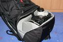 Lowepro Compu Rover AW\n\nFoto von Jrg Langer (www.taschenfreak.de)\n\nKommentar des Nutzers:\n\nDer Compu Rover lste bei uns den Compu Trekker AW ab. Das Innenvolumen ist recht hnlich und die Ausrstung passt gut hinein. Auch das Notebookfach ist extrem gro und hochwertig geschtzt.\n\nWir haben in diesem Beispiel "geladen":\nCanon 5D mit angesetztem 24-70 2.8L\nCanon 17-40\nCanon 70-200 4.0L mit Stativschelle\nCanon 300 4.0L IS mit Stativschelle\nCanon 50 1,8I\nCanon 580 EX\nKenko Pro 1,4TC\n\nAkkus, Akkus fr Blitz, Gorillapod SLR Zoom, Blasebalg, Filtermappe und ggf. Butterbrot und Trinken im Daypack oben.\n\nIn den beiden kleinen Frontaschen geht gut Handy oder PDA und Geldbrse rein.\n\nStativhaltrung ist ausklappbar und trgt auch ein relativ groes Gitzo G1348 recht gut.\n\nDas Tragesystem ist extrem gut und trotz des hohen Gewichts macht es Freude den Rucksacklange zu tragen. Und das auch als groer und "breiter" Nutzer wo andere Fotoruckscke schon zwicken und kneifen.