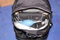 Lowepro Compu Rover AW\n\nFoto von Jrg Langer (www.taschenfreak.de)\n\nKommentar des Nutzers:\n\nDer Compu Rover lste bei uns den Compu Trekker AW ab. Das Innenvolumen ist recht hnlich und die Ausrstung passt gut hinein. Auch das Notebookfach ist extrem gro und hochwertig geschtzt.\n\nWir haben in diesem Beispiel "geladen":\nCanon 5D mit angesetztem 24-70 2.8L\nCanon 17-40\nCanon 70-200 4.0L mit Stativschelle\nCanon 300 4.0L IS mit Stativschelle\nCanon 50 1,8I\nCanon 580 EX\nKenko Pro 1,4TC\n\nAkkus, Akkus fr Blitz, Gorillapod SLR Zoom, Blasebalg, Filtermappe und ggf. Butterbrot und Trinken im Daypack oben.\n\nIn den beiden kleinen Frontaschen geht gut Handy oder PDA und Geldbrse rein.\n\nStativhaltrung ist ausklappbar und trgt auch ein relativ groes Gitzo G1348 recht gut.\n\nDas Tragesystem ist extrem gut und trotz des hohen Gewichts macht es Freude den Rucksacklange zu tragen. Und das auch als groer und "breiter" Nutzer wo andere Fotoruckscke schon zwicken und kneifen.