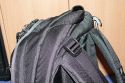 Lowepro Compu Rover AW\n\nFoto von Jrg Langer (www.taschenfreak.de)\n\nKommentar des Nutzers:\n\nDer Compu Rover lste bei uns den Compu Trekker AW ab. Das Innenvolumen ist recht hnlich und die Ausrstung passt gut hinein. Auch das Notebookfach ist extrem gro und hochwertig geschtzt.\n\nWir haben in diesem Beispiel "geladen":\nCanon 5D mit angesetztem 24-70 2.8L\nCanon 17-40\nCanon 70-200 4.0L mit Stativschelle\nCanon 300 4.0L IS mit Stativschelle\nCanon 50 1,8I\nCanon 580 EX\nKenko Pro 1,4TC\n\nAkkus, Akkus fr Blitz, Gorillapod SLR Zoom, Blasebalg, Filtermappe und ggf. Butterbrot und Trinken im Daypack oben.\n\nIn den beiden kleinen Frontaschen geht gut Handy oder PDA und Geldbrse rein.\n\nStativhaltrung ist ausklappbar und trgt auch ein relativ groes Gitzo G1348 recht gut.\n\nDas Tragesystem ist extrem gut und trotz des hohen Gewichts macht es Freude den Rucksacklange zu tragen. Und das auch als groer und "breiter" Nutzer wo andere Fotoruckscke schon zwicken und kneifen.