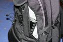 Lowepro Compu Rover AW\n\nFoto von Jrg Langer (www.taschenfreak.de)\n\nKommentar des Nutzers:\n\nDer Compu Rover lste bei uns den Compu Trekker AW ab. Das Innenvolumen ist recht hnlich und die Ausrstung passt gut hinein. Auch das Notebookfach ist extrem gro und hochwertig geschtzt.\n\nWir haben in diesem Beispiel "geladen":\nCanon 5D mit angesetztem 24-70 2.8L\nCanon 17-40\nCanon 70-200 4.0L mit Stativschelle\nCanon 300 4.0L IS mit Stativschelle\nCanon 50 1,8I\nCanon 580 EX\nKenko Pro 1,4TC\n\nAkkus, Akkus fr Blitz, Gorillapod SLR Zoom, Blasebalg, Filtermappe und ggf. Butterbrot und Trinken im Daypack oben.\n\nIn den beiden kleinen Frontaschen geht gut Handy oder PDA und Geldbrse rein.\n\nStativhaltrung ist ausklappbar und trgt auch ein relativ groes Gitzo G1348 recht gut.\n\nDas Tragesystem ist extrem gut und trotz des hohen Gewichts macht es Freude den Rucksacklange zu tragen. Und das auch als groer und "breiter" Nutzer wo andere Fotoruckscke schon zwicken und kneifen.