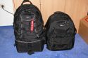 Lowepro Compu Rover AW\n\nFoto von Jrg Langer (www.taschenfreak.de)\n\nKommentar des Nutzers:\n\nDer Compu Rover lste bei uns den Compu Trekker AW ab. Das Innenvolumen ist recht hnlich und die Ausrstung passt gut hinein. Auch das Notebookfach ist extrem gro und hochwertig geschtzt.\n\nWir haben in diesem Beispiel "geladen":\nCanon 5D mit angesetztem 24-70 2.8L\nCanon 17-40\nCanon 70-200 4.0L mit Stativschelle\nCanon 300 4.0L IS mit Stativschelle\nCanon 50 1,8I\nCanon 580 EX\nKenko Pro 1,4TC\n\nAkkus, Akkus fr Blitz, Gorillapod SLR Zoom, Blasebalg, Filtermappe und ggf. Butterbrot und Trinken im Daypack oben.\n\nIn den beiden kleinen Frontaschen geht gut Handy oder PDA und Geldbrse rein.\n\nStativhaltrung ist ausklappbar und trgt auch ein relativ groes Gitzo G1348 recht gut.\n\nDas Tragesystem ist extrem gut und trotz des hohen Gewichts macht es Freude den Rucksacklange zu tragen. Und das auch als groer und "breiter" Nutzer wo andere Fotoruckscke schon zwicken und kneifen.