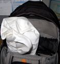 LOWEPRO COMPU ROVER AW\n\nFoto und Text Jrg Langer - www.taschenfreak.de\n\nKommentar:\n\nNachtrag mit 4 Bildern zum Compu Rover AW.\n\nDie aktuelle Ausrstung passt auch bestens hier hinein.\n\n5D mit 35 1.4L\n40D mit 135 2.0L\n20 2.8 und 85 1.8 bereinander\nG9 unter 40D\nTC 1,4x und TC 2,0x unter 5D\n580EX\n\n300 2.8 eingewickelt in Schutztuch oben liegend oder stehend im Daypack.\n\n15" Macbook pro auch stressfrei und bequem am Rcken zu tragen.\n\nLieben Gru Euer Taschenfreak - Jrg