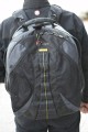 Lowepro DryZone 200\n\nFoto von Jrg Langer - Danke an den Nutzer bei dem ich den Rucksack fotografieren durfte.\n\nKommentar des Nutzers:\n\nDamit habe ich auch die Hasselblad schon 1000 Hhenmeter auf dem Rcken gehabt ohne Probleme. Wasserdicht und dennoch sehr bequem. Reisverschlsse bedrfen Pflege und Gewhnung.