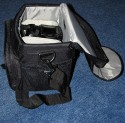 Lowepro EX 180\n\nFoto von C. Lehmeier - VIELEN DANK!\n\nKommentar des Nutzers:\n\nLowepro EX-180\n\nmaße:  \nlänge 26cm\nhöhe 22 cm\ntiefe 20 cm\nfachbreite ca 7cm, 3 reihig