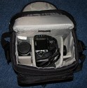 Lowepro EX 180\n\nFoto von C. Lehmeier - VIELEN DANK!\n\nKommentar des Nutzers:\n\nLowepro EX-180\n\nmaße:  \nlänge 26cm\nhöhe 22 cm\ntiefe 20 cm\nfachbreite ca 7cm, 3 reihig