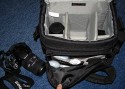 Lowepro EX 180\n\nFoto von C. Lehmeier - VIELEN DANK!\n\nKommentar des Nutzers:\n\nLowepro EX-180\n\nmaße:  \nlänge 26cm\nhöhe 22 cm\ntiefe 20 cm\nfachbreite ca 7cm, 3 reihig