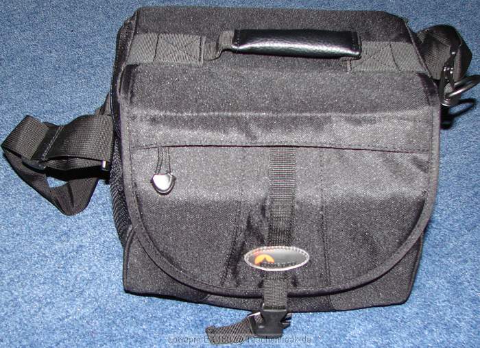 Lowepro EX 180\n\nFoto von C. Lehmeier - VIELEN DANK!\n\nKommentar des Nutzers:\n\nLowepro EX-180\n\nmae:  \nlnge 26cm\nhhe 22 cm\ntiefe 20 cm\nfachbreite ca 7cm, 3 reihig