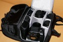 LOWEPRO FASTPACK 350\n\nFoto von Jrg Langer\n\nKommentar des Nutzers:\n\nDer Fastpack 350, der jetzt in der Vorweihnachtszeit (2007) ganz frisch die Bhne des Taschenmarktes betreten hat, macht auf den ersten Blick fr das Geld (zw. 75 und 110 Euro - je nach Hndler) einen sehr guten und brauchbaren Eindruck. Sehr viele kleine durchdachte Details.\n\nWirkt fast als ob der Think Tank Entwickler der frher bei Lowepro war wieder zurck ist bei Lowepro.\n\nAber die Verarbeitung und die Nhte der Think Tanks und Crumpler sind dennoch stabiler. \n\nDie Kombination aus schnellem Zugriff, 2er Rucksack und einem kleinen Daypack mit Notebookfach gabs bislang m.E. noch nicht so in dieser Form wie bei den Fastpacks von Lowepro.\n\nSlingshot 300 AW war sicher hier der Ideenliefernat zu diesem Modell. Der astpack 350 ist eine gute Mischung aus Slingshot 300 und Compu Trekker AW und Compu Rover AW.\n\nMan kann einen groen - bis 17 Zoll - Notebook direkt am Rcken tragen und doch etliches an Fotoequipemnt hineinbekommen, wie man auf den Bildern von mir ganz gut erkennen kann.\n\nDer Schnellzugrif funktioniert durch das eitenfach extrem gut. Das restliche Equipment ist durch den mit zwei Klickverschlssen gesicherten Deckel sehr gut fest in der Tasche und erst beim Absetzen des Fastpack zugng.ich. Die Slingshot Nutzer werden wissen was ich meine.\n\nDas Tragesystem ist dnner als beim Computrekker oder Rover System aber dennoch trotz der Last des eigenen Hobbys noch sehr bequem. Der Bauchgurt ist fest und nicht abnehmbar und (schade fr die XXXL Menschen) krzer als der des Compu Rover AW. Das Tragesystem ist auf beiden Schultern gut verteilt und damit dem Slingshot 300 AW gegenber ein enormer Vorteil.\n\nDie Details sind sehr durchdacht, wie die Handy und MP3 Player Tasche oben drauf, der Zubehrbeutel fr Netzteil und Maus und das ganze Notebookzubehr, welcher per Klett im Daypack oben fixiert werden kann.\n\nAuf einigen Bildern sehen Sie den direkten Vergleich zwischen Crumpler Pretty Boy Backpack XL und dem Lowepro Computrekker AW und dem hier beschreibenen Fastpack 350 von Lowepro.\n\nDer Fastpack bleibt beim Abstellen auf dem Boden auch aufrecht stehen und fllt nicht um, was seine beiden "Konkurenten" die wir hier im Vergleich haben udn sehen beide nicht tun. Leider hat der Fastpack 350 keine Fe zum abstellen, sondern steht direkt mit dem Stoff/Nylon auf dem Boden, was je nach Witterung nicht so angenehm ist. Aber das haben leider die wenigsten halbwegs vergleichbaren Rucksche nicht.\n\nEine Stativhalterung und eine AW Hllen hat der Fastpack 350 beides nicht.\n\nTaschenfreak-Fazit: Wer auf professionelle Verarbeitung (Think Tank), All Wetter Schutzhlle (teurere Lowepro Modelle) und dickere Polsterung (Crumpler) verzichten kann und will ist mit dem Fastpack sehr gut bedient.