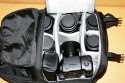 LOWEPRO FASTPACK 350\n\nFoto von Jrg Langer\n\nKommentar des Nutzers:\n\nDer Fastpack 350, der jetzt in der Vorweihnachtszeit (2007) ganz frisch die Bhne des Taschenmarktes betreten hat, macht auf den ersten Blick fr das Geld (zw. 75 und 110 Euro - je nach Hndler) einen sehr guten und brauchbaren Eindruck. Sehr viele kleine durchdachte Details.\n\nWirkt fast als ob der Think Tank Entwickler der frher bei Lowepro war wieder zurck ist bei Lowepro.\n\nAber die Verarbeitung und die Nhte der Think Tanks und Crumpler sind dennoch stabiler. \n\nDie Kombination aus schnellem Zugriff, 2er Rucksack und einem kleinen Daypack mit Notebookfach gabs bislang m.E. noch nicht so in dieser Form wie bei den Fastpacks von Lowepro.\n\nSlingshot 300 AW war sicher hier der Ideenliefernat zu diesem Modell. Der astpack 350 ist eine gute Mischung aus Slingshot 300 und Compu Trekker AW und Compu Rover AW.\n\nMan kann einen groen - bis 17 Zoll - Notebook direkt am Rcken tragen und doch etliches an Fotoequipemnt hineinbekommen, wie man auf den Bildern von mir ganz gut erkennen kann.\n\nDer Schnellzugrif funktioniert durch das eitenfach extrem gut. Das restliche Equipment ist durch den mit zwei Klickverschlssen gesicherten Deckel sehr gut fest in der Tasche und erst beim Absetzen des Fastpack zugng.ich. Die Slingshot Nutzer werden wissen was ich meine.\n\nDas Tragesystem ist dnner als beim Computrekker oder Rover System aber dennoch trotz der Last des eigenen Hobbys noch sehr bequem. Der Bauchgurt ist fest und nicht abnehmbar und (schade fr die XXXL Menschen) krzer als der des Compu Rover AW. Das Tragesystem ist auf beiden Schultern gut verteilt und damit dem Slingshot 300 AW gegenber ein enormer Vorteil.\n\nDie Details sind sehr durchdacht, wie die Handy und MP3 Player Tasche oben drauf, der Zubehrbeutel fr Netzteil und Maus und das ganze Notebookzubehr, welcher per Klett im Daypack oben fixiert werden kann.\n\nAuf einigen Bildern sehen Sie den direkten Vergleich zwischen Crumpler Pretty Boy Backpack XL und dem Lowepro Computrekker AW und dem hier beschreibenen Fastpack 350 von Lowepro.\n\nDer Fastpack bleibt beim Abstellen auf dem Boden auch aufrecht stehen und fllt nicht um, was seine beiden "Konkurenten" die wir hier im Vergleich haben udn sehen beide nicht tun. Leider hat der Fastpack 350 keine Fe zum abstellen, sondern steht direkt mit dem Stoff/Nylon auf dem Boden, was je nach Witterung nicht so angenehm ist. Aber das haben leider die wenigsten halbwegs vergleichbaren Rucksche nicht.\n\nEine Stativhalterung und eine AW Hllen hat der Fastpack 350 beides nicht.\n\nTaschenfreak-Fazit: Wer auf professionelle Verarbeitung (Think Tank), All Wetter Schutzhlle (teurere Lowepro Modelle) und dickere Polsterung (Crumpler) verzichten kann und will ist mit dem Fastpack sehr gut bedient.