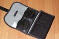 Foto von Jrg Langer\n\nKommentar des Nutzers:\n\nIn diese Zubehrtasche aus dem Lowepro Portfolio knnen in den 6 Fchern jede Menge Filter untergebracht werden. Die Innenseite ist aus sehr weichem Stoff gestaltet, so das die Filter nicht zuschaden kommen. Das Etui ist gepolstert, so das auch ein herunterfallen des gesamten Etuis den Filtern nicht anhaben kann.\n\nWir haben hier drinne:\nOben links: B&W Ksmann Slim mit Deckel POL\nOben rechts: 2x Hoya Graufilter ND4 & ND8 in 77 miteinander verschraubt\nMitte linkes: Filteradapterringe in 77-67,67-58, 58-52\nUnten links: Cokin Sunset\nUnten rechts: Cokin Grauverlauf\nMitte rechts: Canon 500D in 77mm