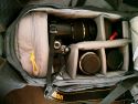 LOWEPRO FLIPSIDE 200\n\nFoto und Kommentar von Johannes Krupinski - VIELEN DANK!\n\nKommentar:\n\nHallo Jrg Langer,\n\nvielen Dank fr die Geniale Seite "Taschenfreak " sie hat mir schon in vielen Momenten weitergeholfen.\n\nAllerdings befindet sich der Rucksack den ich hauptschlich benutzte nicht in der Auflistung. Deshalb habe ich gerade einmal ein paar Fotos gemacht (leider nur mit dem Handy - die Kamera ist zur Veranschaulichung besser im Rucksack selbst aufgehoben).\n\nKommentar zum Foto-Rucksack LOWEPRO FLIPSIDE 200:\n\nKonzept: Der Rucksack ist im Innenraum sehr flexibel zu gestalten. Besondern praktische ist, dass die Hauptffnung in Richtung Rcken liegt, so dass beim tragen niemand ans Hauptfach " also an die Kamera " herankommt. Wenn man an seine Ausrstung will, dann dreht man einfach den Rucksack mit angelegtem Bauchgurt nach vorne und ffnet den Rucksack (der Name ist Programm). \n\nGre: Wie auf den Bilder zu sehen ist die Gre mit 4 Objektiven und einer DSLR ausgereizt. Evtl. ist noch ein Blitz unterzubringen. Fr eine Wanderung oder einen Tagesausflug handelt es sich aber um eine gute Gre. \n\nVerarbeitung: Sehr gute Verarbeitung. Allerdings bin ich gespannt wie lange die Verschlsse an den Gurten halten.\n\nLG\n\nJohannes Krupinski