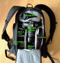 LOWEPRO FLIPSIDE 300\n\nFoto und Text von Tobias Hahn - VIELEN DANK!\n\nKommentar des Nutzers:\n\nHallo Jrg,\n\n \n\nich habe mir den Flipside 300 zugelegt, und bekomme meine Ausrstung dort so grade rein. Das auf dem Foto zu sehende Equipment ist wirklich absolute Obergrenze. (allerdings ist das kleine Aussenfach noch leer. Ein ganz klein wenig geht also vielleicht doch noch;-) )\n\n \n\nMir war wichtig, mein schweres Stativ (055XPROB + 410 Getriebeneiger  Gewicht ber 3,5kg!!) auf jeden Fall daran transportieren zu knnen. So ohne weiteres geht dies jedoch nicht. Das Stativ fr den Rucksack etwas zu lang, und viel zu kopflastig. Erster Schritt war also, das Stativ mit dem Kopf nach unten zu befestigen. Dann hing das ganze Gewicht jedoch an dem mittigen Gurt. Erstens hatte ich Sorge, dass dieser abreien knnte, zweitens Stand so das Stativ viel zu weit ab vom Rucksack. Also habe ich mir im Outdoor-Geschft um die Ecke ein Stckchen Gurt und einen Schnappverschluss geholt, um die Beine des Stativs zustzlich mit der se auf der Oberseite des Rucksacks zu verbinden. Dadurch lt sich das Stativ nun wunderbar krpernah transportieren.\n\nSicherlich lsst sich der Rucksack nun nicht mehr wirklich komfortabel um die Hfte schwingen, aber darum gings mir auch nicht. Die Mglichkeit habe ich ja immernoch, wenn ich das Stativ nicht mit auf Tour habe.\n\n \n\nViele Gre\n\nTobi\n\nhttp://www.tobiashahn.de