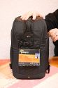 LOWEPRO FLIPSIDE 300\n\nFoto von einem Freund der nicht genannt werden will ... VIELEN DANK!\n\nKommentar des Taschenfreak:\n\nSchmaler Rucksack der gut aussieht. Der Mini Trekker oder Fast Pack ist deutlich praktischer. Details und Verarbeitung sind dennoch OK. Die inneren Abmessungen sind etwas gering. Die ffnung durch das Fach am Rcken ist gut und automatisch ein guter Diebstahlschutz.