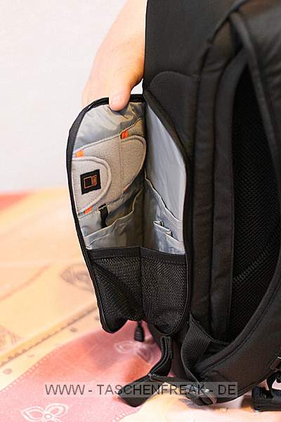 LOWEPRO FLIPSIDE 300\n\nFoto von einem Freund der nicht genannt werden will ... VIELEN DANK!\n\nKommentar des Taschenfreak:\n\nSchmaler Rucksack der gut aussieht. Der Mini Trekker oder Fast Pack ist deutlich praktischer. Details und Verarbeitung sind dennoch OK. Die inneren Abmessungen sind etwas gering. Die ffnung durch das Fach am Rcken ist gut und automatisch ein guter Diebstahlschutz.