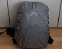 LOWEPRO FLIPSIDE 400 AW\n\nFoto und Text von Astrid - VIELEN DANK!\n\nKommentar:\n\nIch habe den Lowepro Flipside 400 AW!\n\nEndlich habe ich MEINEN Rucksack gefunden, der fast all meine Wnsche erfllt. er ist gro genug um meine Fotoausrstung und all das was Frau sonst so in der  Handtasche mit sich trgt, sicher und fr Fremde zugriffsicher,  mitzunehmen und er erlaubt  mir , recht schnell  und bequem an meine Sachen zu kommen. Ich konnte ihn neulich intensiv testen  im dichten Getmmel einer Ausstellung, mit meiner Riesenschnauzerhndin an der Leine. Ich habe mich sehr sicher gefhlt, wusste ich doch, dass sich niemand hinterrrcks aus meinem Rucksack bedienen konnte, was mir vor etlichen Jahren im Gewhle einer Grostadt schon passiert ist.\nDer Tragekomfort ist durch die gepolsterten Trger und den breiten gepolsterten Bauchgurt gut und man fhlt sich kaum behindert. Es ist kein Problem, an die Ausrstung zu gelangen,Trger abstreifen, Rucksack nach forne drehen und alles liegt bersichtlich vor einem.   \nIn dem groen Reiverschlussfach der Verschluklappe hatte ich Portemonaie und persnliche Papiere, in dem wirklich groen  Aussenfach waren persnliche Dinge von geringerem Wert. Was ich an diesem Rucksack, wie auch an vielen anderern Modellen vermisse, sind "Fsse" an der Unterseite des Rucksacks, wenn man ihn am Boden abstellen mchte.\n\nDie Verarbeitung ist sehr gut, die verdeckten Reissverschlsse funktionieren zuverlssig und ich finde, dass die Fotoausrstung gut und sicher untergebracht ist.\n\nIch denke meine Bilder  zeigen Euch die Vorteile dieses Rucksacks: das gut gepolsterte, ganz mit Flausch ausgeschlagene Fotofach, das man mit reichlich Teilern individuell einrichten kann, die vielen Fcher, die seitlichen Netztaschen,   die Stativhalterung und den Regenschutz\n\nIch bin froh, auf dieses Rucksackmodell gewartet zu haben\n\naltini- Astrid