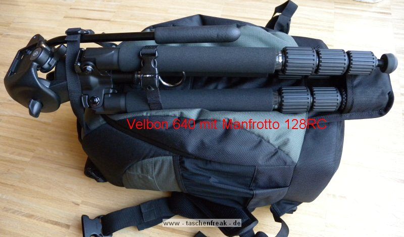 LOWEPRO FLIPSIDE 400 AW\n\nFoto und Text von Frank Barkhofen - VIELEN DANK!\n\nKommentar:\n\nHallo,\nanbei sind weitere Bilder fr den "Lowepro Flipside 400 AW" Rucksack.\nDieser ist auch gut geeignet, um ein Naturbeobachtungsfernrohr von\nSwarovski zu tragen, mitsamt zustzlicher Digiscopieausrstung.\nAuch das Velbon-Stativ lt sich gut auen befestigen, da man es mit\nden oberen Riemen zustzlich sichern kann.\nViele Gre,\nFrank