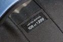 LOWEPRO FLIPSIDE 500\n\nFoto und Text von Lars Brückler - VIELEN DANK!\n\nKommentar:\n\nEs war mal wieder einer dieser Abende wo man eigentlich nichts zu tun hat und einfach so vollkommen unmotiviert im Netz surft. Das kommt zwar nicht oft vor, aber eben doch ab und an.\n\nDas eine oder andere Bierchen war schon geleert, als ich bei Klaus Bothe auf der Seite angelangte und wie jeden Tag die Kleinanzeigen bei Isarfoto checkte. Was sahen meine müden Augen da? Einen Flipside.. was? 500? Das muss doch ein Tippfehler gewesen sein, dachte ich mir. Nun möchte ich behaupten, dass ich mich im Lowepro-Sortiment auskenne, aber von einem Flipside 500 AW habe ich noch nie etwas gehört.\n \nSchon mehrfach hatte ich im Rahmen meiner beruflichen Tätigkeit den Flipside 400 AW in der Hand und habe mich schon oft geärgert, dass dieser außerordentlich gute Rucksack eine Nummer zu klein ist. Aber wenn es etwas nun mal nicht gibt, da nützt auch Fluchen nichts. Schwamm drüber. \n \nDer Blick ging schon wieder Richtung ThinkTankPhoto, denn irgendein Rucksack für das 300er 2.8 L musste her. Immer nur Trolley war nichts und in den Aero 80 passt es zwar rein, aber es steht quasi in einem großen Fach ohne jeglichen Halt. Also Mist! Außerdem passen dann keine anderen Linsen mehr hinein.\n \nNun, ich recherchierte also ein wenig über den 500 AW und siehe da, es gibt ihn wirklich. Es handelt sich bei dem Rucksack um ein limitiertes Sondermodell, welches Lowepro zu den olympischen Winterspielen an Profifotografen (offenbar) verschenkt hatte. Zu kaufen gibt es den Rucksack nicht. Ich habe eine einzige chinesische Seite gefunden, die den Rucksack für schlappe 4083 Hongkong-Dollar vertreibt. Das entspricht in richtigem Geld 406 Euro + Versand und Tax. Das nenne ich mal eine Ansage!\n\nIch bin mittlerweile über den Punkt hinaus, wo ich mir über die Preise von Fotozubehör den Kopf zerbreche, geschweige denn mich darüber aufrege.\n\nInteressant ist, dass LowePro nur 1200 Stück von den Rucksäcken produziert hat. Da stellt sich natürlich die Frage, wie wirtschaftlich so etwas ist. Meiner hat die Nummer 109/1200. Wie toll!\n \nGenug Gelaber, kommen wir zum Rucksack:\n \nErstes Befummeln:\n \nDer erste Eindruck ist wie bei jedem LowePro Produkt erstklassig. Lange habe ich darüber nachgedacht, wer denn nun eigentlich die besseren Produkte macht, LowePro oder Tamrac. Oft ist das Preisniveau sehr ähnlich aber die Verarbeitung geht in den meisten Fällen an LowePro. Diese Erkenntnis manifestiert sich auch im Flipside 500 AW. Die Tasche ist wahnsinnig gut gepolstert und die Größe ist für meine Körperhöhe ideal. Er wirkt auf den ersten Blick nicht zu wuchtig und macht einen hochwertigen Eindruck.\n \nNegatives fiel mir erstmal nicht auf, außer ein NPS Logo, was für mich als Canoniero natürlich ein No-Go ist. Aber das soll mich nicht weiter stören, Patch drüber nähen und gut ist!\n \nAusstattung: \n\nMittlerweile habe ich gelernt, dass es einige wichtige Kriterien gibt, die ein Rucksack erfüllen muss damit er im täglichen Einsatz bestehen kann.\n \nNeben dem Schutz der Ausrüstung sind das vor allem Komfortmerkmale wie ein ordentlich gepolsterter Beckengurt oder breite und weiche Schultergurte. Beides bietet der Flipside 500 AW und hinterlässt somit schonmal einen guten Eindruck. Das modische Äußere ist ebenfalls angenehm, wenngleich es mir lieber gewesen wäre, wenn es den 500 AW in dem sehr schönen Grünton des 400 AW gegeben hätte. Alles Gute ist aber nie beisammen und bei einer Auflage von nur 1200 Stück WELTWEIT ist es wahrscheinlich nicht machbar gewesen auch noch Farbwünsche zu berücksichtigen.\n \nWichtig für mich ist, dass ich mein 13“ MacbookPro immer dabei haben kann. Dies ist im Flipside auf gleich 2 verschiedene Varianten möglich. Zum einen besitzt der Rucksack ein großräumiges Frontfach in welches der Laptop reinpasst. Zum Anderen wäre auch im Innenraum noch Platz für das gute Stück. Wie praktisch letzteres bei der Entnahme der Kamera am Ende noch ist, das mag ich jetzt noch nicht einschätzen.\n\nWie jeder Rucksack von Lowepro ist auch der 500 Aw mit der LowePro - Stativhalterung versehen. Diese erfüllt ihren Zweck, ist aber nicht besonders ansehnlich. Das kann TTP deutlich besser. Dafür hat die LowePro Stativhalterung den großen Vorteil, dass man sie einfach einklappen und hinter einem Verschluss verschwinden lassen kann. Das ist pfiffig und hat sich als sinnvoll herausgestellt.\n \nSollte es von oben mal richtig runter schütten, so ist auch das kein Problem, denn der Rucksack verfügt über ein AW (All Weather) Cover, welches sich schon hundertfach bewährt hat. Ich nehme an, dass da nichts geändert wurde zu allen anderen modernen LowePro - Taschen. Also, bewährte Technik... wieso nicht? Man muss das Rad ja nicht jedes Mal neu erfinden. Besser wäre es jedoch, wenn es abnehmbar wäre. Ich wette aber, dass unzählige Fotografen das Teil dann wieder zuhause vergessen und dann fluchend im Regen stehen ^^ Warum soll es denn anderen besser gehen als mir? Ich denke auch an alles möglich, vergesse aber oftmals das wichtigste (Eintrittskarten, Pass, Jahreskarten etc.)\n \nAuch Kleinigkeiten wie das Visitenkarten-Fach, die Speicherkarten-Fächer usw. sind nett, aber weder außergewöhnlich noch für mich in irgendeiner Weise nutzbar. Auch das kann TTP besser ;-) Aber wenn es schonmal da ist, rausschneiden muss man es ja nicht unbedingt.\n \nDer Innenraum:\n \nMan mag es kaum glauben, aber im Flipside 500 AW hätte sogar eine Linse der Kategorie 400/2.8 L Platz. Das obere Bild zeigt, wieviel Ausrüstung tatsächlich in den Rucksack passt. Ich war sehr erstaunt.\n \nFolgende Ausrüstung findet im Innenraum (ohne Außentaschen) Platz:\n \nCanon EOS 40D Body + BG-E2N\nCanon EOS 550D Body + BG-E8\nSigma 10-20 mm 4-5,6 + Geli\nSigma 18-50 mm 2,8-4,5 + Geli\nCanon 70-200 F4 L USM + Geli\nCanon EF 300 mm 2,8 L USM  mit umgedrehter Geli\nCanon EF Extender 1,4x II\n2x Canon Blitzgerät (580 EX und 420 EX in eigener Hülle)\nSigma Objektiv-Köcher (vom 10-20) mit Ladegeräten etc.\nHama Trackpack mit 16x Eneloop Akku\n\nDas ist schon ganz ordentlich. Sogar alle Ladegeräte (vom MPB, BC700, Canon Ladegeräte für beide Kameras) passen noch in den Innenraum. Das liegt vor allem an der Tiefe des Rucksackes, die groß genug ist, das 70-200er F4 stehend darin zu transportieren. 2 cm weniger und das wäre nicht gegangen. \n\nIn die Außentaschen passen locker jeweils 1 Flasche Wasser mit 1,5 l oder (für diejenigen, die früh duschen und kein Wasser mit rumschleppen müssen :-) ... 2 Flaschen Bier ^^\n\nDie Flipside-Technik:\n \nLaut LowePro soll man in der Lage sein, den Rucksack nach vorn zu drehen und durch den rückseitigen Deckel Zugriff auf die Ausrüstung zu haben. Das mag bei leichten Ausrüstungen klappen, bei meinen 14 kg ohne Getränke und Stativ (mehr Kilos passen ins Hauptfach nicht rein) geht das schon nicht mehr. Ich habe immer Angst, dass es den Beckengurt wegreißt. Was dann das Resultat wäre, dass will ich mir gar nicht ausmalen.\n \nKritikpunkte:\n \nEs gibt natürlich auch Dinge, die mir nicht ganz so gut gefallen. Zum einen ist da die eingeschränkte Farbwahl und die Tatsache, dass man den Rucksack nicht frei kaufen kann. Zum anderen könnte man die Stativ - Halterung noch optimieren. Ich werde mein CT-3442 wohl wieder an der Seite transportieren, wie bei jedem anderen Rucksack auch. Beckengurte sind schön, aber schön wäre es auch, wenn man diese auch abnehmen könnte. Ab und an stören sie dann doch ein wenig aber wenn´s nicht geht... Wurscht!\n \nFazit:\n \nMal wieder ein toller Rucksack, vollgestopft mit tollen Features. Wem der 400er nicht reicht, der wird mit dem 500er AW glücklich. Der hohe Anschaffungswiderstand schreckt ein wenig ab, aber Exklusivität hat eben ihren Preis. Ich habe den Rucksack täglich im Einsatz beim Wandern und auf dem Bike. Bei beiden Einsatzbereichen macht er eine gute Figur und ich würde ihn jederzeit wieder kaufen.\n \nWie viel jeder Einzelne dann am Ende bereit ist zu zahlen, das hängt sicher davon ab, wie gut die eigenen Anforderungen von dem Rucksack erfüllt werden und was einem die Exklusivität wert ist. Letzteres interessiert mich gar nicht aber wenn es nunmal passt, dann kann es auch 2 Euro mehr kosten.\n \nBei Ebay habe ich nicht eine einzige beendete Auktion gefunden, es sollte also nicht leicht werden den LowePro Flipside 500 AW auf dem Gebrauchtmarkt zu finden.