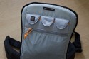 LOWEPRO FLIPSIDE 500\n\nFoto und Text von Lars Brückler - VIELEN DANK!\n\nKommentar:\n\nEs war mal wieder einer dieser Abende wo man eigentlich nichts zu tun hat und einfach so vollkommen unmotiviert im Netz surft. Das kommt zwar nicht oft vor, aber eben doch ab und an.\n\nDas eine oder andere Bierchen war schon geleert, als ich bei Klaus Bothe auf der Seite angelangte und wie jeden Tag die Kleinanzeigen bei Isarfoto checkte. Was sahen meine müden Augen da? Einen Flipside.. was? 500? Das muss doch ein Tippfehler gewesen sein, dachte ich mir. Nun möchte ich behaupten, dass ich mich im Lowepro-Sortiment auskenne, aber von einem Flipside 500 AW habe ich noch nie etwas gehört.\n \nSchon mehrfach hatte ich im Rahmen meiner beruflichen Tätigkeit den Flipside 400 AW in der Hand und habe mich schon oft geärgert, dass dieser außerordentlich gute Rucksack eine Nummer zu klein ist. Aber wenn es etwas nun mal nicht gibt, da nützt auch Fluchen nichts. Schwamm drüber. \n \nDer Blick ging schon wieder Richtung ThinkTankPhoto, denn irgendein Rucksack für das 300er 2.8 L musste her. Immer nur Trolley war nichts und in den Aero 80 passt es zwar rein, aber es steht quasi in einem großen Fach ohne jeglichen Halt. Also Mist! Außerdem passen dann keine anderen Linsen mehr hinein.\n \nNun, ich recherchierte also ein wenig über den 500 AW und siehe da, es gibt ihn wirklich. Es handelt sich bei dem Rucksack um ein limitiertes Sondermodell, welches Lowepro zu den olympischen Winterspielen an Profifotografen (offenbar) verschenkt hatte. Zu kaufen gibt es den Rucksack nicht. Ich habe eine einzige chinesische Seite gefunden, die den Rucksack für schlappe 4083 Hongkong-Dollar vertreibt. Das entspricht in richtigem Geld 406 Euro + Versand und Tax. Das nenne ich mal eine Ansage!\n\nIch bin mittlerweile über den Punkt hinaus, wo ich mir über die Preise von Fotozubehör den Kopf zerbreche, geschweige denn mich darüber aufrege.\n\nInteressant ist, dass LowePro nur 1200 Stück von den Rucksäcken produziert hat. Da stellt sich natürlich die Frage, wie wirtschaftlich so etwas ist. Meiner hat die Nummer 109/1200. Wie toll!\n \nGenug Gelaber, kommen wir zum Rucksack:\n \nErstes Befummeln:\n \nDer erste Eindruck ist wie bei jedem LowePro Produkt erstklassig. Lange habe ich darüber nachgedacht, wer denn nun eigentlich die besseren Produkte macht, LowePro oder Tamrac. Oft ist das Preisniveau sehr ähnlich aber die Verarbeitung geht in den meisten Fällen an LowePro. Diese Erkenntnis manifestiert sich auch im Flipside 500 AW. Die Tasche ist wahnsinnig gut gepolstert und die Größe ist für meine Körperhöhe ideal. Er wirkt auf den ersten Blick nicht zu wuchtig und macht einen hochwertigen Eindruck.\n \nNegatives fiel mir erstmal nicht auf, außer ein NPS Logo, was für mich als Canoniero natürlich ein No-Go ist. Aber das soll mich nicht weiter stören, Patch drüber nähen und gut ist!\n \nAusstattung: \n\nMittlerweile habe ich gelernt, dass es einige wichtige Kriterien gibt, die ein Rucksack erfüllen muss damit er im täglichen Einsatz bestehen kann.\n \nNeben dem Schutz der Ausrüstung sind das vor allem Komfortmerkmale wie ein ordentlich gepolsterter Beckengurt oder breite und weiche Schultergurte. Beides bietet der Flipside 500 AW und hinterlässt somit schonmal einen guten Eindruck. Das modische Äußere ist ebenfalls angenehm, wenngleich es mir lieber gewesen wäre, wenn es den 500 AW in dem sehr schönen Grünton des 400 AW gegeben hätte. Alles Gute ist aber nie beisammen und bei einer Auflage von nur 1200 Stück WELTWEIT ist es wahrscheinlich nicht machbar gewesen auch noch Farbwünsche zu berücksichtigen.\n \nWichtig für mich ist, dass ich mein 13“ MacbookPro immer dabei haben kann. Dies ist im Flipside auf gleich 2 verschiedene Varianten möglich. Zum einen besitzt der Rucksack ein großräumiges Frontfach in welches der Laptop reinpasst. Zum Anderen wäre auch im Innenraum noch Platz für das gute Stück. Wie praktisch letzteres bei der Entnahme der Kamera am Ende noch ist, das mag ich jetzt noch nicht einschätzen.\n\nWie jeder Rucksack von Lowepro ist auch der 500 Aw mit der LowePro - Stativhalterung versehen. Diese erfüllt ihren Zweck, ist aber nicht besonders ansehnlich. Das kann TTP deutlich besser. Dafür hat die LowePro Stativhalterung den großen Vorteil, dass man sie einfach einklappen und hinter einem Verschluss verschwinden lassen kann. Das ist pfiffig und hat sich als sinnvoll herausgestellt.\n \nSollte es von oben mal richtig runter schütten, so ist auch das kein Problem, denn der Rucksack verfügt über ein AW (All Weather) Cover, welches sich schon hundertfach bewährt hat. Ich nehme an, dass da nichts geändert wurde zu allen anderen modernen LowePro - Taschen. Also, bewährte Technik... wieso nicht? Man muss das Rad ja nicht jedes Mal neu erfinden. Besser wäre es jedoch, wenn es abnehmbar wäre. Ich wette aber, dass unzählige Fotografen das Teil dann wieder zuhause vergessen und dann fluchend im Regen stehen ^^ Warum soll es denn anderen besser gehen als mir? Ich denke auch an alles möglich, vergesse aber oftmals das wichtigste (Eintrittskarten, Pass, Jahreskarten etc.)\n \nAuch Kleinigkeiten wie das Visitenkarten-Fach, die Speicherkarten-Fächer usw. sind nett, aber weder außergewöhnlich noch für mich in irgendeiner Weise nutzbar. Auch das kann TTP besser ;-) Aber wenn es schonmal da ist, rausschneiden muss man es ja nicht unbedingt.\n \nDer Innenraum:\n \nMan mag es kaum glauben, aber im Flipside 500 AW hätte sogar eine Linse der Kategorie 400/2.8 L Platz. Das obere Bild zeigt, wieviel Ausrüstung tatsächlich in den Rucksack passt. Ich war sehr erstaunt.\n \nFolgende Ausrüstung findet im Innenraum (ohne Außentaschen) Platz:\n \nCanon EOS 40D Body + BG-E2N\nCanon EOS 550D Body + BG-E8\nSigma 10-20 mm 4-5,6 + Geli\nSigma 18-50 mm 2,8-4,5 + Geli\nCanon 70-200 F4 L USM + Geli\nCanon EF 300 mm 2,8 L USM  mit umgedrehter Geli\nCanon EF Extender 1,4x II\n2x Canon Blitzgerät (580 EX und 420 EX in eigener Hülle)\nSigma Objektiv-Köcher (vom 10-20) mit Ladegeräten etc.\nHama Trackpack mit 16x Eneloop Akku\n\nDas ist schon ganz ordentlich. Sogar alle Ladegeräte (vom MPB, BC700, Canon Ladegeräte für beide Kameras) passen noch in den Innenraum. Das liegt vor allem an der Tiefe des Rucksackes, die groß genug ist, das 70-200er F4 stehend darin zu transportieren. 2 cm weniger und das wäre nicht gegangen. \n\nIn die Außentaschen passen locker jeweils 1 Flasche Wasser mit 1,5 l oder (für diejenigen, die früh duschen und kein Wasser mit rumschleppen müssen :-) ... 2 Flaschen Bier ^^\n\nDie Flipside-Technik:\n \nLaut LowePro soll man in der Lage sein, den Rucksack nach vorn zu drehen und durch den rückseitigen Deckel Zugriff auf die Ausrüstung zu haben. Das mag bei leichten Ausrüstungen klappen, bei meinen 14 kg ohne Getränke und Stativ (mehr Kilos passen ins Hauptfach nicht rein) geht das schon nicht mehr. Ich habe immer Angst, dass es den Beckengurt wegreißt. Was dann das Resultat wäre, dass will ich mir gar nicht ausmalen.\n \nKritikpunkte:\n \nEs gibt natürlich auch Dinge, die mir nicht ganz so gut gefallen. Zum einen ist da die eingeschränkte Farbwahl und die Tatsache, dass man den Rucksack nicht frei kaufen kann. Zum anderen könnte man die Stativ - Halterung noch optimieren. Ich werde mein CT-3442 wohl wieder an der Seite transportieren, wie bei jedem anderen Rucksack auch. Beckengurte sind schön, aber schön wäre es auch, wenn man diese auch abnehmen könnte. Ab und an stören sie dann doch ein wenig aber wenn´s nicht geht... Wurscht!\n \nFazit:\n \nMal wieder ein toller Rucksack, vollgestopft mit tollen Features. Wem der 400er nicht reicht, der wird mit dem 500er AW glücklich. Der hohe Anschaffungswiderstand schreckt ein wenig ab, aber Exklusivität hat eben ihren Preis. Ich habe den Rucksack täglich im Einsatz beim Wandern und auf dem Bike. Bei beiden Einsatzbereichen macht er eine gute Figur und ich würde ihn jederzeit wieder kaufen.\n \nWie viel jeder Einzelne dann am Ende bereit ist zu zahlen, das hängt sicher davon ab, wie gut die eigenen Anforderungen von dem Rucksack erfüllt werden und was einem die Exklusivität wert ist. Letzteres interessiert mich gar nicht aber wenn es nunmal passt, dann kann es auch 2 Euro mehr kosten.\n \nBei Ebay habe ich nicht eine einzige beendete Auktion gefunden, es sollte also nicht leicht werden den LowePro Flipside 500 AW auf dem Gebrauchtmarkt zu finden.