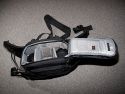 LOWEPRO INVERSE 200 AW\n\nFoto und Kommentar von Christian Toelle - VIELEN DANK!\n\nKommentar:\n\nHi Jrg,\n\nanbei ein paar Bilder der Inverse 200 AW mit Kamera. Es passt hinein eine 40D mit BG und 17-85 mit Geli, 2 Objektive wie das 50 1.4, 100 Makro, beides mit Geli und ein Wenig Kleinkram. Mit etwas Druck geht auch noch ein Blitz hinein. Schne, kompakte Bauchtasche mit Schulterriemen als Alternative, oder Lastverteiler. Sehr praktisch ist der Schulterriemen auch beim Objektivwechsel.\n\nGru Christian