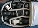 LOWEPRO MICRO TREKKER 200\n\nFoto und Text von einem Anonymen User - VIELEN DANK!\n\nKommentar:\n\nHallo Herr Langer,\n\nnachdem ich jetzt meine Tasche auch voll habe dachte ich mir es wre angemessen auch was zu dieser tollen Seite beizutragen. Im Anhang zwei Bilder meines Lowepro Micro Trekker 200 zur Verwendung auf ihrer HP.\n\nHoffe die Beschriftung ist lesbar, wenn nicht dann folgender Text dazu:\n\nEos 40D mit angesetztem Tamron 17-50 f/2,8\nEos 30D\nCanon 70-200 f/2,8\nCanon 50 f/1,8\nCanon 35 f/2\n2x Ladegert\n\nIn den Fchern im Deckel:\n\n5 CF-Karten (mit Hllen)\n3 Akkus\nCF-Reader\nKabelfernauslser\nSchnellwechselplatte\nReinigungstuch\n\nIm Fach vorne:\n\nKaltgertestecker fr Ladegerte\n\nIn den seitlichen Fchern:\n\nMllsack und Plastiktten als Regenschutz\n\nBitte verffentlichen Sie die Bilder anonym.\n\nVielen Dank.\n\nMit freundlichen Gren