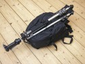 LOWEPRO MINI TREKKER\n\nFoto von Ralf Neumann - 1000 DANK DAFR!\n\nBeschreibung:\nLowepro Mini Trekker\nKleiner Rucksack mit guter Verarbeitung. Wird nach Einfhrung des Mini Trekker AW als Classic verkauft. Wenn man auf das Regencape verzichten kann, ist er eine preisgnstige Alternative. Am besten gefllt mir das System des Stativhalters, eine ausklappbare Tasche fr die Fe und zwei Bnder um den Rest des Stativs zu halten. Gutes Tragesystem mit Becken- und Brustgurt. An den Seiten kann S&F Zubehr angesetzt werden. Nachteil: \nDas Tragesystem kann nicht verstaut werden und er hat keinen Schultergurt.