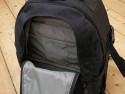 LOWEPRO MINI TREKKER\n\nFoto von Ralf Neumann - 1000 DANK DAFR!\n\nBeschreibung:\nLowepro Mini Trekker\nKleiner Rucksack mit guter Verarbeitung. Wird nach Einfhrung des Mini Trekker AW als Classic verkauft. Wenn man auf das Regencape verzichten kann, ist er eine preisgnstige Alternative. Am besten gefllt mir das System des Stativhalters, eine ausklappbare Tasche fr die Fe und zwei Bnder um den Rest des Stativs zu halten. Gutes Tragesystem mit Becken- und Brustgurt. An den Seiten kann S&F Zubehr angesetzt werden. Nachteil: \nDas Tragesystem kann nicht verstaut werden und er hat keinen Schultergurt.